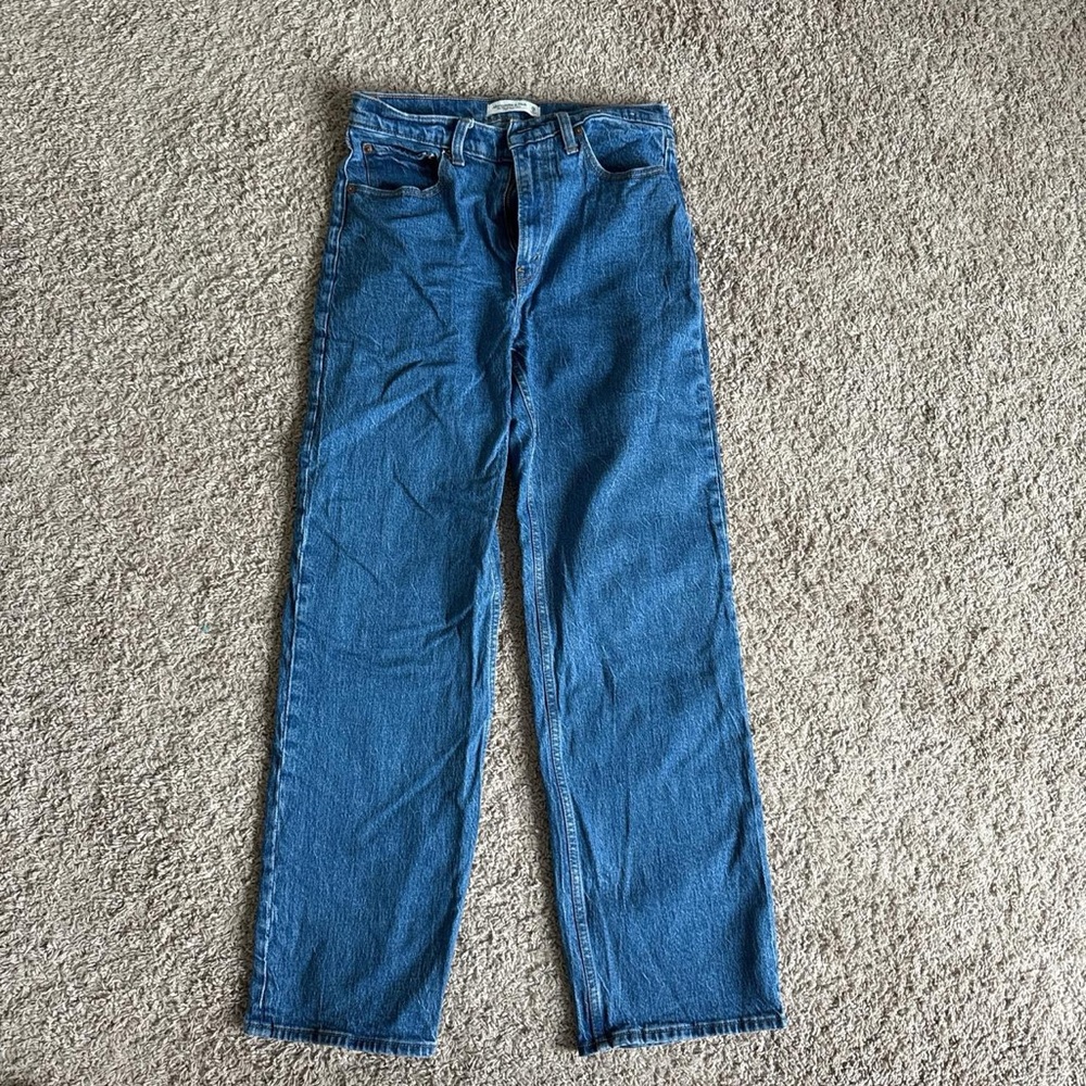 Abercrombie & Fitch High Rise 90s Relaxed Jean - Picture 2 of 4